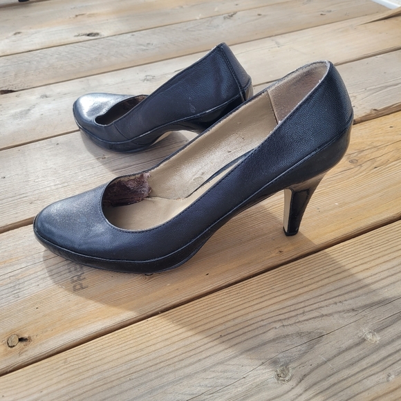 Liz Claiborne size 9 black heels - Picture 4 of 8